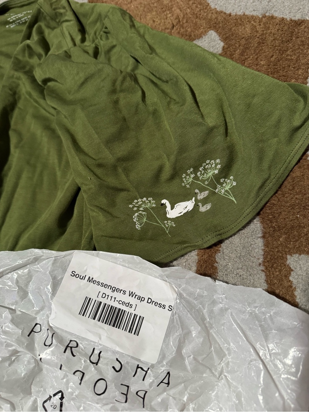 green (left side) ONLY!! S * NEW * Soul Messengers Wrap Dress
(swan print) - Picture 5 of 6